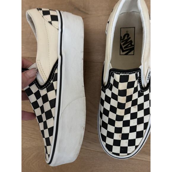 Women 8 Vans Classic Checkered Slip On Black White Platform Skate Shoes 721356 - Picture 2 of 9